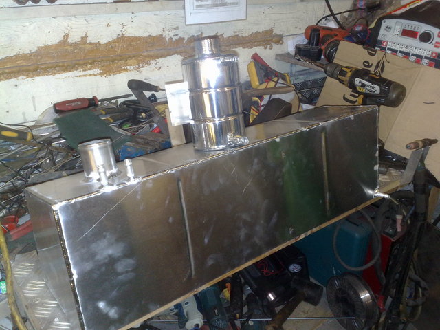 fuel tank and header tank