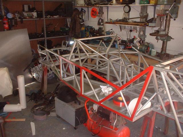 Panelling chassis