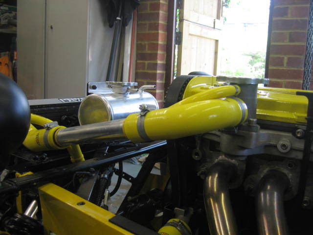 Header Tank under Nose