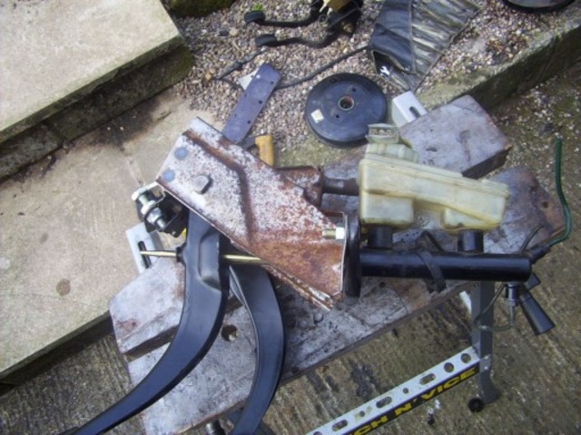 Rescued attachment Pedals&Cylinder.jpg