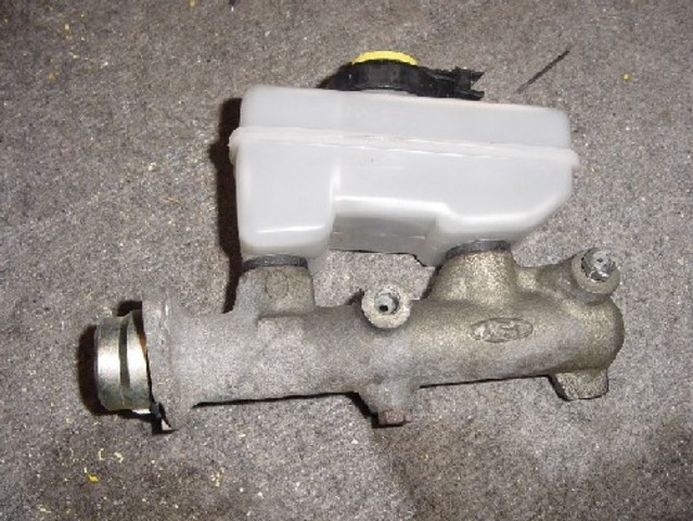 master cylinder with 4 holes