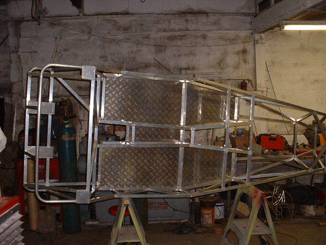 CHASSIS WITH FLOOR WELDED IN